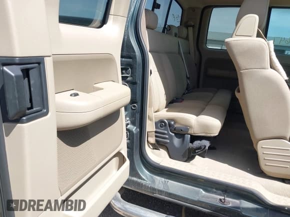 ✅ 2004 Ford F-150 XL • VIN: 1FTPX125X4NB46620 • Lot: 42054647. Wystawiony na IAAI z przebiegiem 157 283 mil. Bezpłatny archiwum sprzedaży aukcyjnych z USA i szczegółowy raport historii pojazdu na DreamBid. Zdjęcie 8.