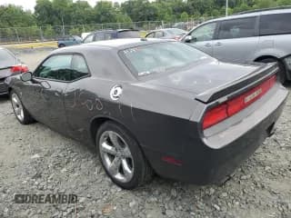 ✅ 2013 Dodge Challenger R/T Plus • VIN: 2C3CDYBT9DH629107 • Lot: 62844584. Wystawiony na Copart z przebiegiem 121 108 mil. Bezpłatny archiwum sprzedaży aukcyjnych z USA i szczegółowy raport historii pojazdu na DreamBid. Zdjęcie 2.