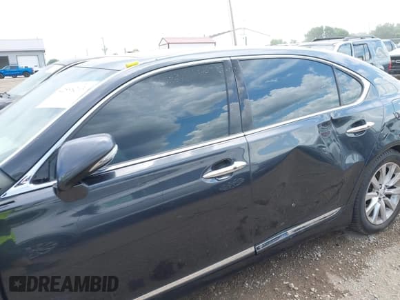 ✅ 2011 Lexus LS 460 L • VIN: JTHDL5EF5B5003824 • Lot: 42588203. Listed on IAAI with 253,838 mi. Free auction sales archive from the USA and detailed vehicle history report at DreamBid. Image 14.