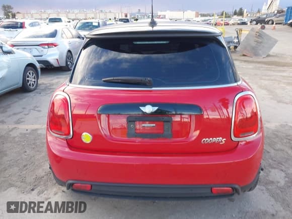 ✅ 2024 MINI Hardtop Cooper SE • VIN: WMW13DJ07R2U39440 • Лот: 41275780. Опубликован ранее на IAAI с пробегом 16 009 миль. Бесплатный доступ к архиву аукционных продаж из США и подробный отчёт об истории автомобиля на DreamBid. Изображение 17.