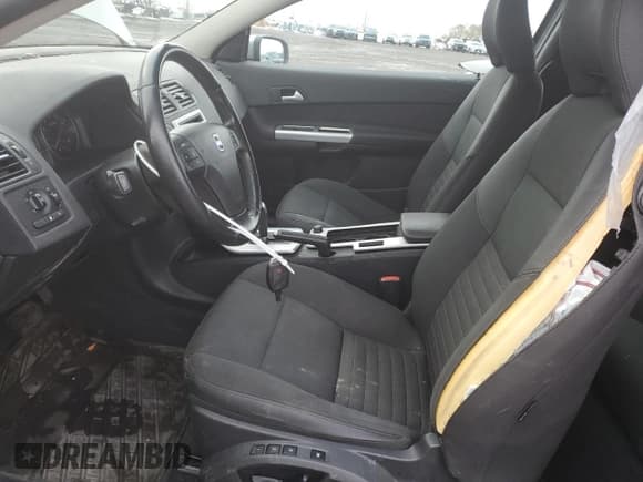 ✅ 2013 Volvo C30 T5 • VIN: YV1672MK1D2310093 • Лот: 92686365. Опубликован ранее на Copart с пробегом 195 400 миль. Бесплатный доступ к архиву аукционных продаж из США и подробный отчёт об истории автомобиля на DreamBid. Изображение 7.