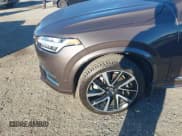 ✅ 2024 Volvo XC90 Plus Bright Theme • VIN: YV4062PE6R1151246 • Lot: 43469449. Wystawiony na IAAI z przebiegiem 58 141 mil. Bezpłatny archiwum sprzedaży aukcyjnych z USA i szczegółowy raport historii pojazdu na DreamBid. Zdjęcie 6.