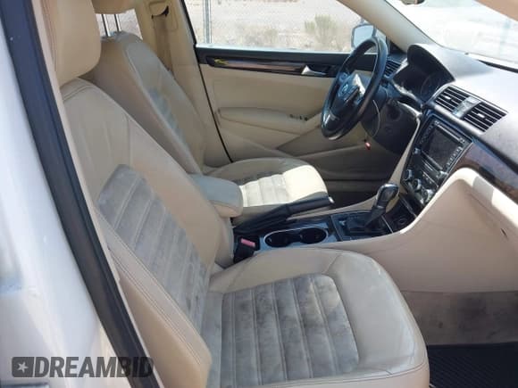 ✅ 2014 Volkswagen Passat SEL Premium • VIN: 1VWCT7A37EC116353 • Lot: 42547964. Wystawiony na IAAI z przebiegiem 126 535 mil. Bezpłatny archiwum sprzedaży aukcyjnych z USA i szczegółowy raport historii pojazdu na DreamBid. Zdjęcie 5.