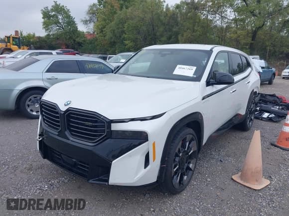 ✅ 2024 BMW XM • VIN: 5YM23CS0XR9U57042 • Лот: 40467269. Опубликован ранее на IAAI с пробегом 2 888 миль. Бесплатный доступ к архиву аукционных продаж из США и подробный отчёт об истории автомобиля на DreamBid. Изображение 23.