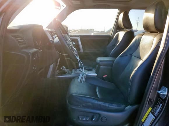 ✅ 2016 Toyota 4Runner Limited • VIN: JTEBU5JR0G5371904 • Lot: 86130625. Wystawiony na Copart z przebiegiem 126 172 mil. Bezpłatny archiwum sprzedaży aukcyjnych z USA i szczegółowy raport historii pojazdu na DreamBid. Zdjęcie 7.