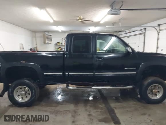 ✅ 2001 Chevrolet Silverado 2500HD LS • VIN: 1GCHK29GX1E199698 • Лот: 41595779. Опубликован ранее на IAAI с пробегом 166 998 миль. Бесплатный доступ к архиву аукционных продаж из США и подробный отчёт об истории автомобиля на DreamBid. Изображение 13.