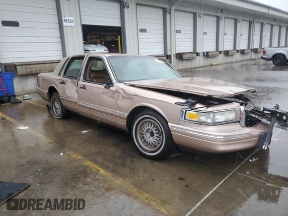 ✅ 1996 Lincoln Town Car Signature • VIN: 1LNLM82WXTY601239 • Лот: 82242785. Опубликован ранее на Copart с пробегом Не указан. Бесплатный доступ к архиву аукционных продаж из США и подробный отчёт об истории автомобиля на DreamBid. Изображение 4.