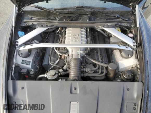 ✅ 2008 Aston Martin Vantage • VIN: SCFBF03B18GC08917 • Lot: 80656725. Wystawiony na Copart z przebiegiem 71 019 mil. Bezpłatny archiwum sprzedaży aukcyjnych z USA i szczegółowy raport historii pojazdu na DreamBid. Zdjęcie 11.