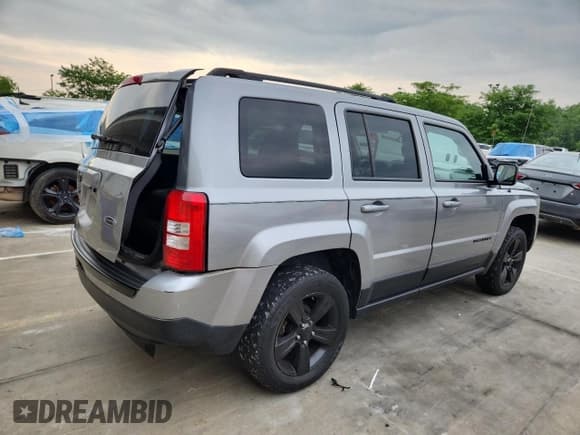 ✅ 2015 Jeep Patriot Altitude • VIN: 1C4NJRBB4FD370522 • Лот: 60610905. Опубликован ранее на Copart с пробегом 124 303 миль. Бесплатный доступ к архиву аукционных продаж из США и подробный отчёт об истории автомобиля на DreamBid. Изображение 3.