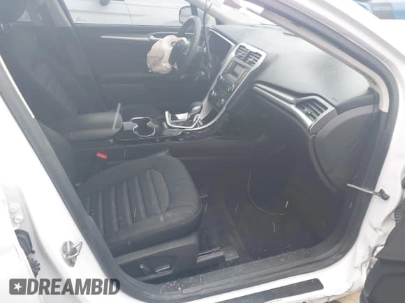 ✅ 2016 Ford Fusion SE • VIN: 1FA6P0H75G5124064 • Lot: 43802283. Wystawiony na IAAI z przebiegiem 62 162 mil. Bezpłatny archiwum sprzedaży aukcyjnych z USA i szczegółowy raport historii pojazdu na DreamBid. Zdjęcie 5.