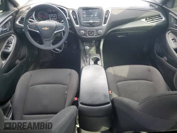 2017 Chevrolet Malibu LS z VIN 1G1ZB5ST4HF210950, wystawiony jako Copart lot #85709535 z przebiegiem 260 671 mil mil oraz Szkoda całkowita • Salvage title. Historia ofert i sprzedaży dostępna na DreamBid. Obrazek 8.