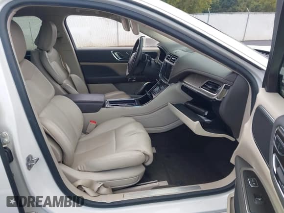 ✅ 2019 Lincoln Continental Standard • VIN: 1LN6L9PK3K5606133 • Lot: 43289108. Listed on IAAI with 87,857 mi. Free auction sales archive from the USA and detailed vehicle history report at DreamBid. Image 5.