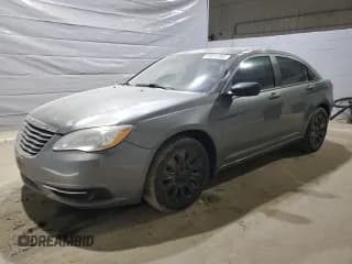 ✅ 2012 Chrysler 200 LX • VIN: 1C3CCBAB7CN319858 • Лот: 81253715. Опубликован ранее на Copart с пробегом 136 211 миль. Бесплатный доступ к архиву аукционных продаж из США и подробный отчёт об истории автомобиля на DreamBid. Изображение 1.