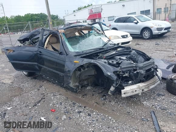 ✅ 2004 BMW 3 Series 325i • VIN: WBAET37444NH05531 • Лот: 42490767. Опубликован ранее на IAAI с пробегом Не указан. Бесплатный доступ к архиву аукционных продаж из США и подробный отчёт об истории автомобиля на DreamBid. Изображение 1.