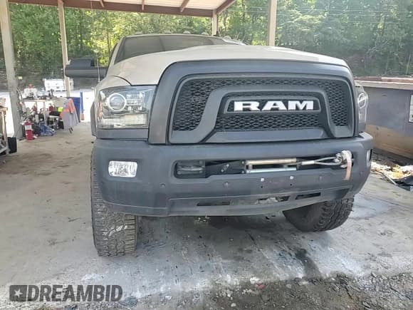 ✅ 2018 Ram 2500 Power Wagon • VIN: 3C6TR5EJ1JG415396 • Lot: 63398685. Wystawiony na Copart z przebiegiem 86 809 mil. Bezpłatny archiwum sprzedaży aukcyjnych z USA i szczegółowy raport historii pojazdu na DreamBid. Zdjęcie 13.