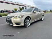 ✅ 2017 Lexus LS 460 • VIN: JTHBL5EF2H5143975 • Лот: 93981775. Опубликован ранее на Copart с пробегом 28 603 миль. Бесплатный доступ к архиву аукционных продаж из США и подробный отчёт об истории автомобиля на DreamBid. Изображение 2.