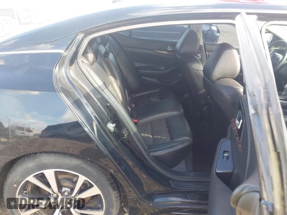 ✅ 2016 Nissan Maxima SV • VIN: 1N4AA6AP9GC385122 • Lot: 43646309. Listed on IAAI with 74,727 mi. Free auction sales archive from the USA and detailed vehicle history report at DreamBid. Image 8.