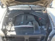 ✅ 2013 BMW X5 xDrive35i • VIN: 5UXZV4C56D0G52765 • Lot: 85372275. Wystawiony na Copart z przebiegiem 225 216 mil. Bezpłatny archiwum sprzedaży aukcyjnych z USA i szczegółowy raport historii pojazdu na DreamBid. Zdjęcie 12.