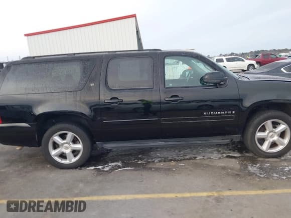 ✅ 2008 Chevrolet Suburban LTZ • VIN: 1GNFC16048J195872 • Лот: 41389825. Опубликован ранее на IAAI с пробегом 207 421 миль. Бесплатный доступ к архиву аукционных продаж из США и подробный отчёт об истории автомобиля на DreamBid. Изображение 14.