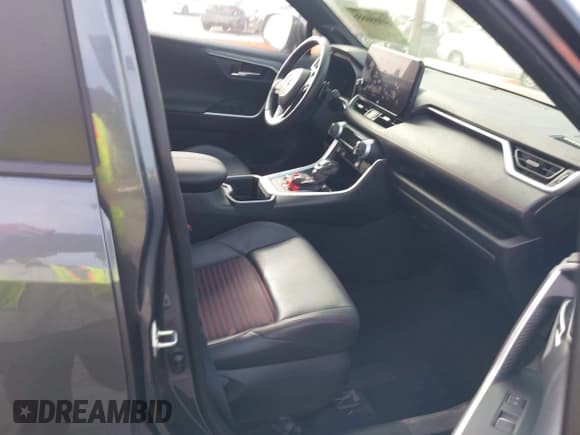 ✅ 2023 Toyota RAV4 XSE • VIN: JTMEB3FV7PD148587 • Lot: 43608035. Wystawiony na IAAI z przebiegiem 58 064 mil. Bezpłatny archiwum sprzedaży aukcyjnych z USA i szczegółowy raport historii pojazdu na DreamBid. Zdjęcie 5.