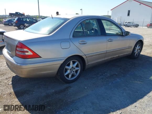 ✅ 2001 Mercedes-Benz C 230/260/280/320 • VIN: WDBRF64J51F108963 • Lot: 43254912. Wystawiony na IAAI z przebiegiem 173 399 mil. Bezpłatny archiwum sprzedaży aukcyjnych z USA i szczegółowy raport historii pojazdu na DreamBid. Zdjęcie 4.