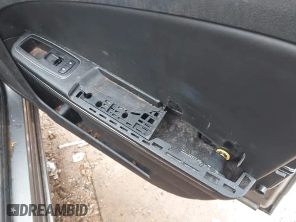 ✅ 2011 Dodge Charger SE • VIN: 2B3CL3CG5BH507085 • Lot: 43714551. Wystawiony na IAAI z przebiegiem 185 740 mil. Bezpłatny archiwum sprzedaży aukcyjnych z USA i szczegółowy raport historii pojazdu na DreamBid. Zdjęcie 6.