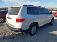 ✅ 2013 Toyota Highlander Plus • VIN: 5TDBK3EH5DS225827 • Lot: 43533454. Listed on IAAI with 113,826 mi. Free auction sales archive from the USA and detailed vehicle history report at DreamBid. Image 4.