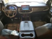 ✅ 2022 Chevrolet Suburban RST • VIN: 1GNSKEKD8NR206595 • Lot: 65003794. Wystawiony na Copart z przebiegiem 34 559 mil. Bezpłatny archiwum sprzedaży aukcyjnych z USA i szczegółowy raport historii pojazdu na DreamBid. Zdjęcie 8.