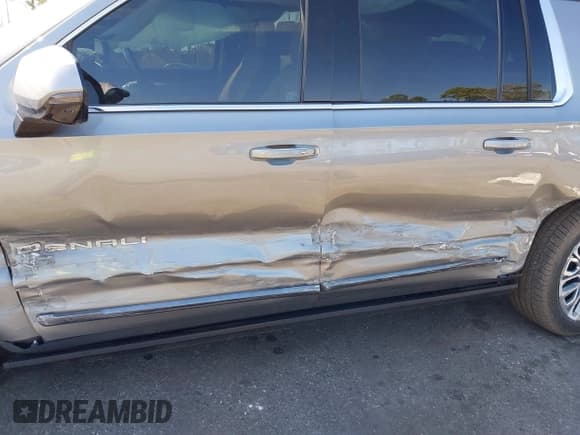 ✅ 2023 GMC Yukon XL Denali Ultimate • VIN: 1GKS2KKL9PR150446 • Lot: 41612180. Wystawiony na IAAI z przebiegiem 37 994 mil. Bezpłatny archiwum sprzedaży aukcyjnych z USA i szczegółowy raport historii pojazdu na DreamBid. Zdjęcie 17.