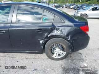 2014 Chevrolet Cruze LS z VIN 1G1PA5SH9E7479991, wystawiony jako IAAI lot #43338783 z przebiegiem 77 067 mil mil oraz . Historia ofert i sprzedaży dostępna na DreamBid. Obrazek 6.