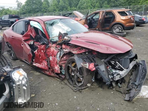 ✅ 2017 Alfa Romeo Giulia • VIN: ZARFAEAV3H7559095 • Lot: 57380804. Wystawiony na Copart z przebiegiem Nie podano. Bezpłatny archiwum sprzedaży aukcyjnych z USA i szczegółowy raport historii pojazdu na DreamBid. Zdjęcie 4.