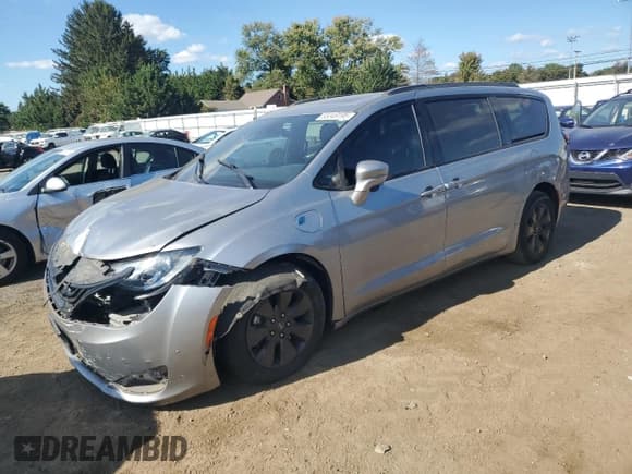✅ 2019 Chrysler Pacifica Hybrid Limited • VIN: 2C4RC1N78KR640153 • Лот: 85349195. Опубликован ранее на Copart с пробегом 102 444 миль. Бесплатный доступ к архиву аукционных продаж из США и подробный отчёт об истории автомобиля на DreamBid. Изображение 1.