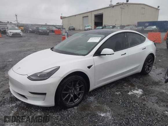 ✅ 2021 Tesla Model 3 Standard Range Plus • VIN: 5YJ3E1EA2MF913341 • Lot: 43536920. Wystawiony na IAAI z przebiegiem 72 959 mil. Bezpłatny archiwum sprzedaży aukcyjnych z USA i szczegółowy raport historii pojazdu na DreamBid. Zdjęcie 2.