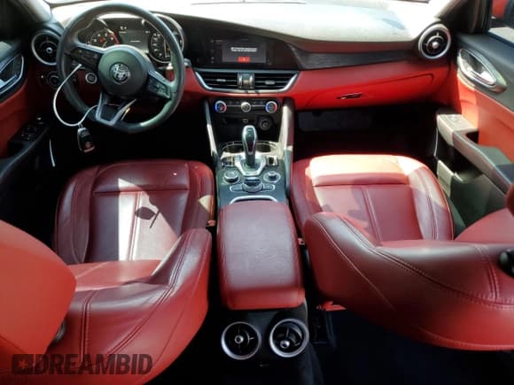 ✅ 2021 Alfa Romeo Giulia • VIN: ZARFAMAN3M7649352 • Lot: 51116125. Wystawiony na Copart z przebiegiem 34 093 mil. Bezpłatny archiwum sprzedaży aukcyjnych z USA i szczegółowy raport historii pojazdu na DreamBid. Zdjęcie 8.