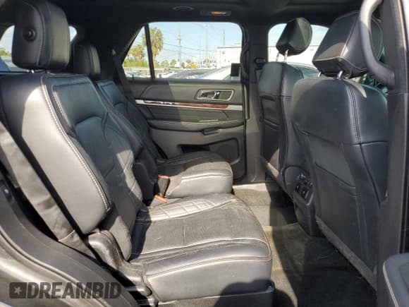 ✅ 2017 Ford Explorer Platinum • VIN: 1FM5K8HT9HGA01868 • Lot: 56565135. Wystawiony na Copart z przebiegiem 130 594 mil. Bezpłatny archiwum sprzedaży aukcyjnych z USA i szczegółowy raport historii pojazdu na DreamBid. Zdjęcie 11.