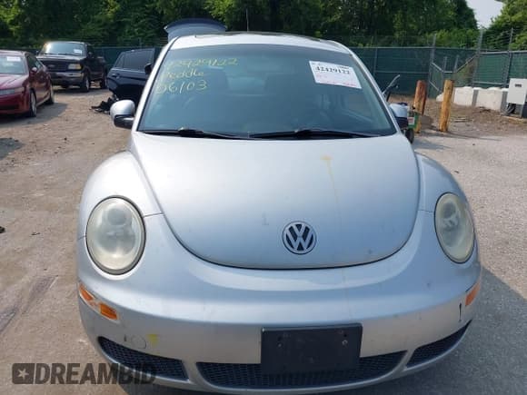 ✅ 2008 Volkswagen Beetle S • VIN: 3VWRW31C88M502079 • Lot: 42429122. Listed on IAAI with 168,324 mi. Free auction sales archive from the USA and detailed vehicle history report at DreamBid. Image 6.
