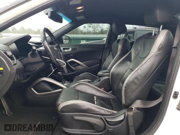 ✅ 2016 Hyundai Veloster Turbo • VIN: KMHTC6AE0GU287761 • Lot: 45165675. Wystawiony na Copart z przebiegiem 119 927 mil. Bezpłatny archiwum sprzedaży aukcyjnych z USA i szczegółowy raport historii pojazdu na DreamBid. Zdjęcie 7.