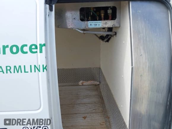 ✅ 2018 GMC Savana Cargo • VIN: 1GTZ7HFG5J1343114 • Lot: 41916364. Listed on IAAI with 108,714 mi. Free auction sales archive from the USA and detailed vehicle history report at DreamBid. Image 8.