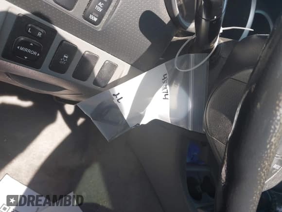 ✅ 2011 Toyota Tacoma PreRunner • VIN: 3TMJU4GN2BM112932 • Лот: 43570174. Опубликован ранее на IAAI с пробегом 221 155 миль. Бесплатный доступ к архиву аукционных продаж из США и подробный отчёт об истории автомобиля на DreamBid. Изображение 18.