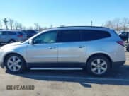 ✅ 2017 Chevrolet Traverse Premier • VIN: 1GNKVJKD4HJ339874 • Lot: 41671990. Wystawiony na IAAI z przebiegiem 106 241 mil. Bezpłatny archiwum sprzedaży aukcyjnych z USA i szczegółowy raport historii pojazdu na DreamBid. Zdjęcie 14.