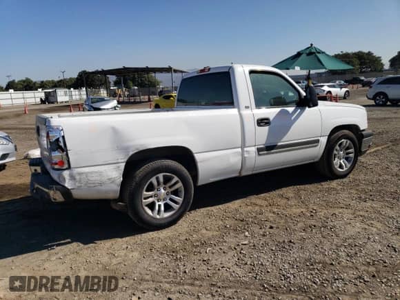 2004 Chevrolet Silverado 1500 LS z VIN 1GCEC14VX4Z171221, wystawiony jako Copart lot #78542024 z przebiegiem 254 153 mil mil oraz Szkoda całkowita • Salvage title. Historia ofert i sprzedaży dostępna na DreamBid. Obrazek 3.