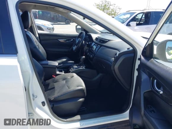 ✅ 2017 Nissan Rogue SV • VIN: JN8AT2MT1HW137232 • Lot: 43141511. Listed on IAAI with 163,568 mi. Free auction sales archive from the USA and detailed vehicle history report at DreamBid. Image 5.