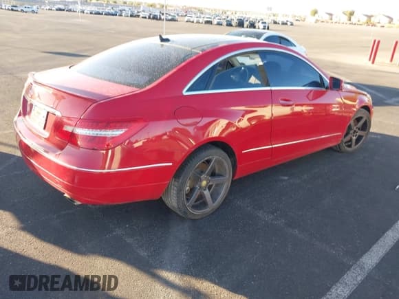 ✅ 2010 Mercedes-Benz E 350 • VIN: WDDKJ5GB3AF043066 • Лот: 43530838. Опубликован ранее на IAAI с пробегом 140 169 миль. Бесплатный доступ к архиву аукционных продаж из США и подробный отчёт об истории автомобиля на DreamBid. Изображение 4.