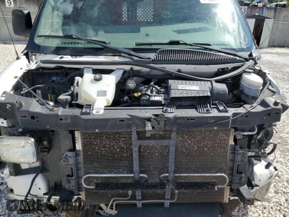 ✅ 2015 Chevrolet Express Cargo • VIN: 1GCWGFCF9F1233046 • Lot: 71058955. Wystawiony na Copart z przebiegiem 212 481 mil. Bezpłatny archiwum sprzedaży aukcyjnych z USA i szczegółowy raport historii pojazdu na DreamBid. Zdjęcie 12.