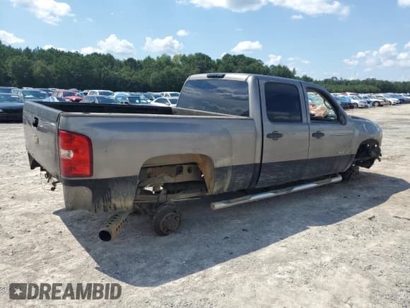 ✅ 2007 Chevrolet Silverado 2500HD 1LT • VIN: 1GCHC23697F559382 • Лот: 69272865. Опубликован ранее на Copart с пробегом 325 683 миль. Бесплатный доступ к архиву аукционных продаж из США и подробный отчёт об истории автомобиля на DreamBid. Изображение 3.
