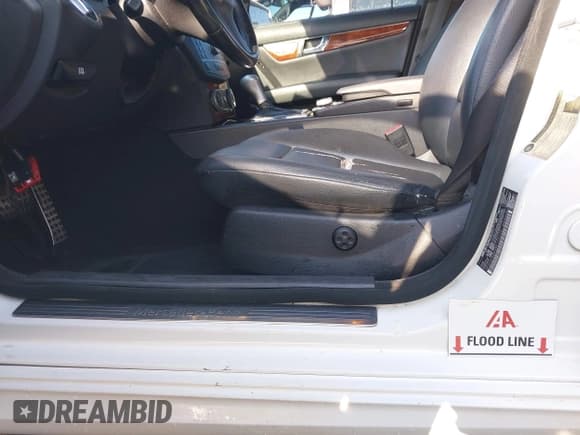 ✅ 2011 Mercedes-Benz C 300 Sport • VIN: WDDGF8BB4BR172224 • Lot: 42906782. Listed on IAAI with 170,150 mi. Free auction sales archive from the USA and detailed vehicle history report at DreamBid. Image 13.