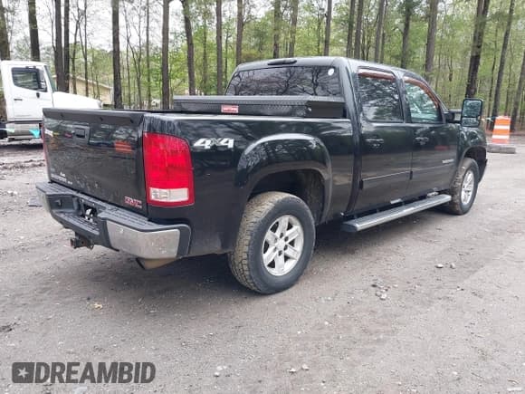 ✅ 2010 GMC Sierra 1500 • VIN: 3GTXKWE28AG131020 • Лот: 41986864. Опубликован ранее на IAAI с пробегом 175 706 миль. Бесплатный доступ к архиву аукционных продаж из США и подробный отчёт об истории автомобиля на DreamBid. Изображение 4.