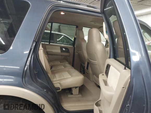 ✅ 2005 Ford Expedition Eddie Bauer • VIN: 1FMPU17545LA86182 • Lot: 42594119. Wystawiony na IAAI z przebiegiem 143 924 mil. Bezpłatny archiwum sprzedaży aukcyjnych z USA i szczegółowy raport historii pojazdu na DreamBid. Zdjęcie 8.