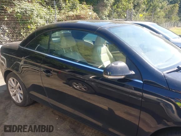 ✅ 2007 Volkswagen Eos 2.0T • VIN: WVWFA71F47V037701 • Lot: 43119470. Wystawiony na IAAI z przebiegiem 227 011 mil. Bezpłatny archiwum sprzedaży aukcyjnych z USA i szczegółowy raport historii pojazdu na DreamBid. Zdjęcie 13.