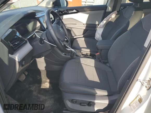 ✅ 2024 Volkswagen Taos SE Black • VIN: 3VVLX7B25RM131419 • Lot: 83797555. Listed on Copart with 9,468 mi. Free auction sales archive from the USA and detailed vehicle history report at DreamBid. Image 7.